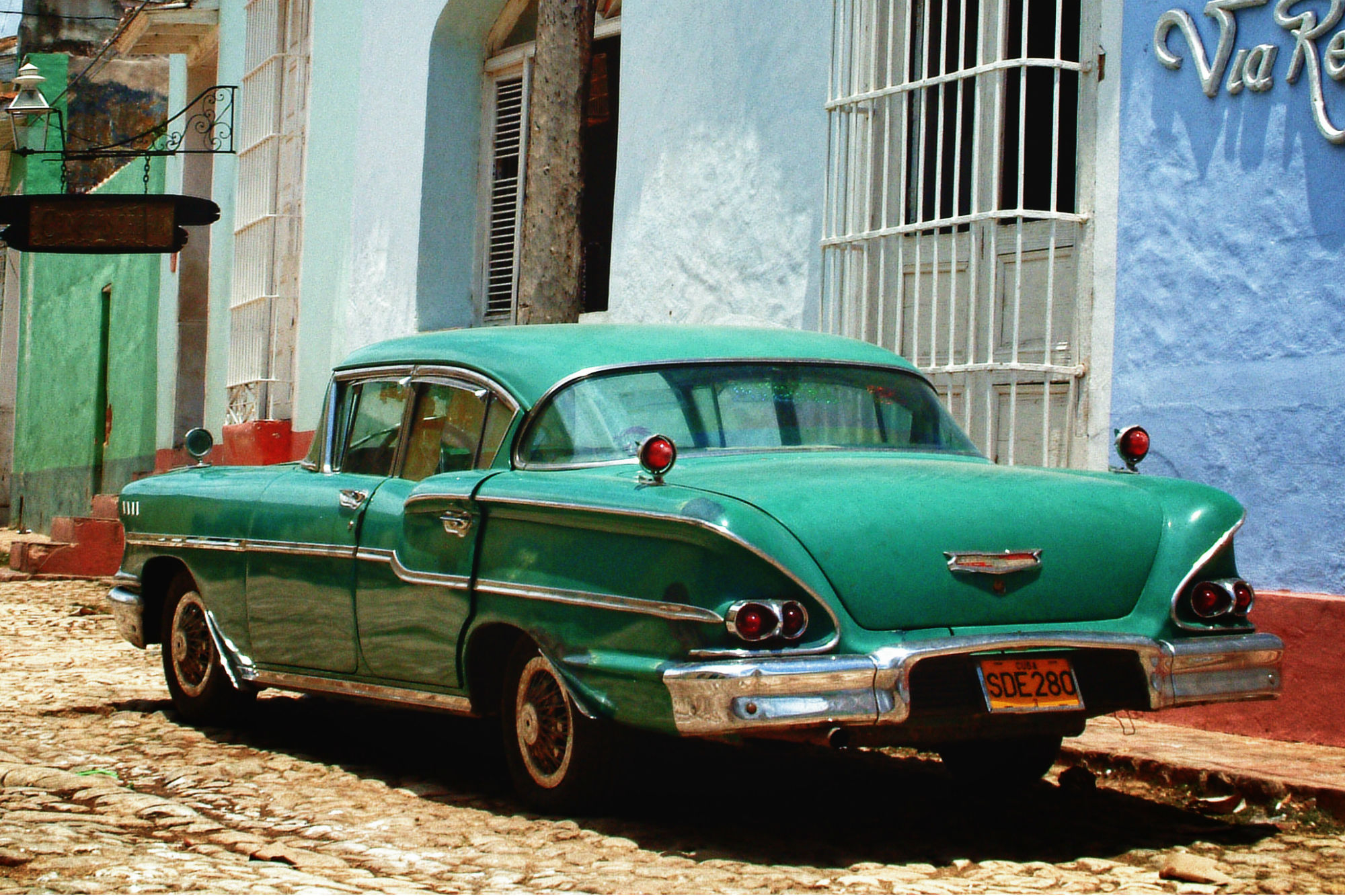 Why do they only have old cars in Cuba? Car Keys